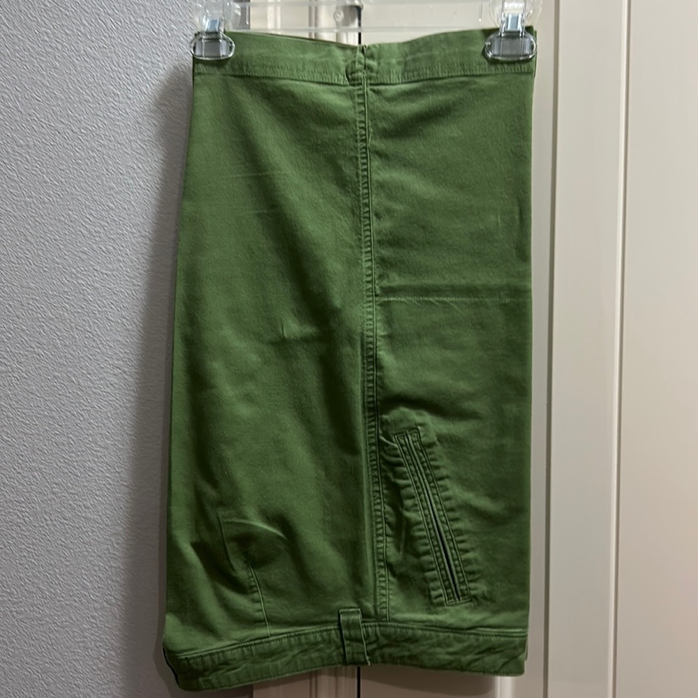Women’s Bermuda Shorts, WoolRich, color-Eucalyptus, Size 14, 3 front pockets,